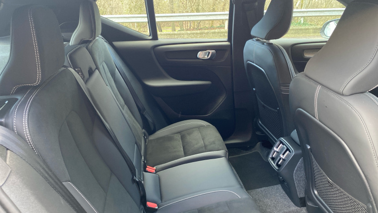 Volvo XC40 2.0 B3P Plus Dark 5dr Auto Petrol Estate